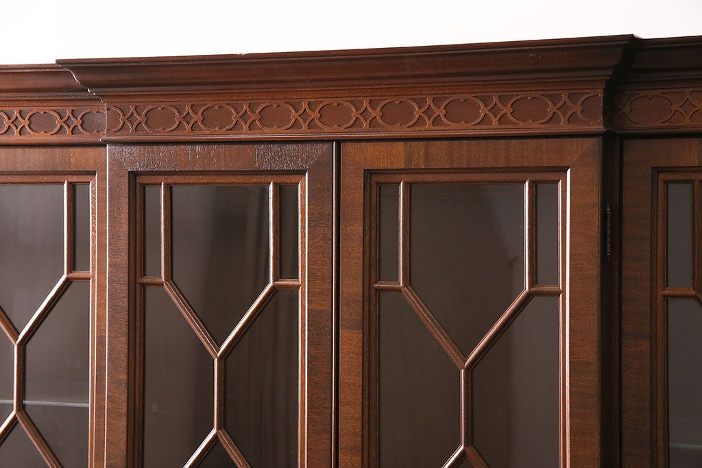 中古美品　ヒッコリーチェア(HICKORY CHAIR)　マホガニー材　高級感とクラシカルな雰囲気を高める照明付きのキャビネット(定価約300万円)(収納棚、飾り棚)(R-048949)