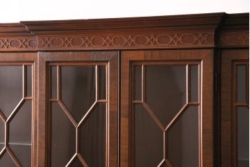 中古美品　ヒッコリーチェア(HICKORY CHAIR)　マホガニー材　高級感とクラシカルな雰囲気を高める照明付きのキャビネット(定価約300万円)(収納棚、飾り棚)(R-048949)