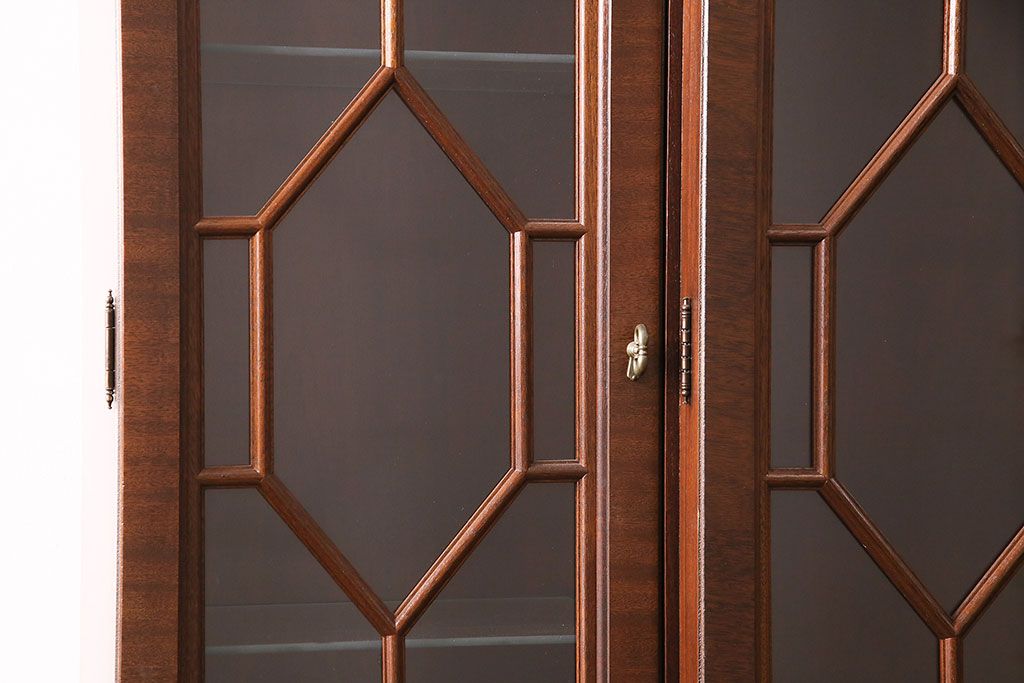 中古美品　ヒッコリーチェア(HICKORY CHAIR)　マホガニー材　高級感とクラシカルな雰囲気を高める照明付きのキャビネット(定価約300万円)(収納棚、飾り棚)(R-048949)