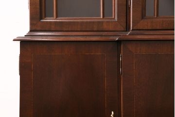 中古美品　ヒッコリーチェア(HICKORY CHAIR)　マホガニー材　高級感とクラシカルな雰囲気を高める照明付きのキャビネット(定価約300万円)(収納棚、飾り棚)(R-048949)