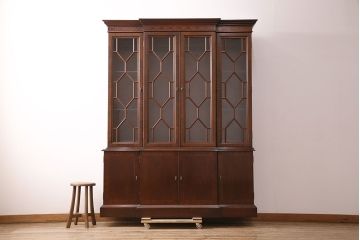 中古美品　ヒッコリーチェア(HICKORY CHAIR)　マホガニー材　高級感とクラシカルな雰囲気を高める照明付きのキャビネット(定価約300万円)(収納棚、飾り棚)(R-048949)