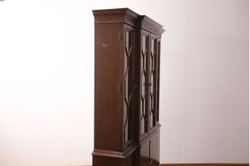 中古美品　ヒッコリーチェア(HICKORY CHAIR)　マホガニー材　高級感とクラシカルな雰囲気を高める照明付きのキャビネット(定価約300万円)(収納棚、飾り棚)(R-048949)