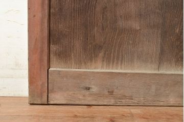 アンティーク建具　ヒノキ材の渋い木肌と重厚感のある佇まいが魅力の格子蔵戸(引き戸、玄関戸)(R-048950)