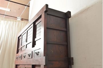 和製アンティーク　特注品　七尺　前面総ケヤキ材の激レア品!漆塗りの赤味がかった色合いが美しい上手物の水屋箪笥(7尺、重ね箪笥、収納棚、食器棚)(R-048951)
