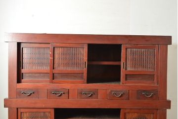 和製アンティーク　特注品　七尺　前面総ケヤキ材の激レア品!漆塗りの赤味がかった色合いが美しい上手物の水屋箪笥(7尺、重ね箪笥、収納棚、食器棚)(R-048951)