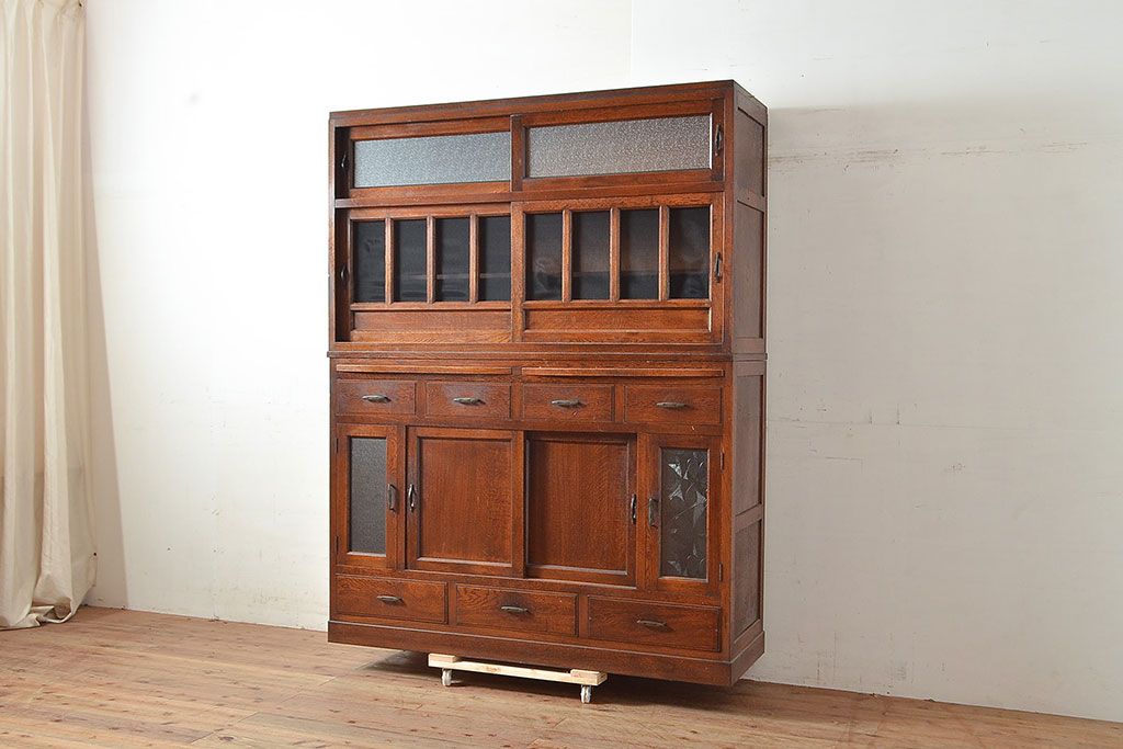 和製アンティーク　ナラ材　模様ガラスと蝿帳(はいちょう)がポイント!便利な作業台も付いたレトロ食器棚(収納棚、カップボード、キャビネット)(R-048952)