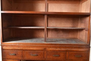 和製アンティーク　ナラ材　模様ガラスと蝿帳(はいちょう)がポイント!便利な作業台も付いたレトロ食器棚(収納棚、カップボード、キャビネット)(R-048952)