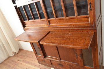 和製アンティーク　ナラ材　模様ガラスと蝿帳(はいちょう)がポイント!便利な作業台も付いたレトロ食器棚(収納棚、カップボード、キャビネット)(R-048952)