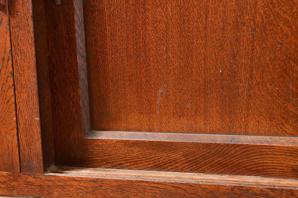 和製アンティーク　ナラ材　模様ガラスと蝿帳(はいちょう)がポイント!便利な作業台も付いたレトロ食器棚(収納棚、カップボード、キャビネット)(R-048952)