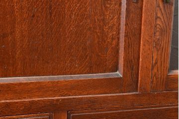 和製アンティーク　ナラ材　模様ガラスと蝿帳(はいちょう)がポイント!便利な作業台も付いたレトロ食器棚(収納棚、カップボード、キャビネット)(R-048952)