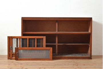 和製アンティーク　ナラ材　模様ガラスと蝿帳(はいちょう)がポイント!レトロな雰囲気が魅力の食器棚(収納棚、キャビネット)(R-048953)