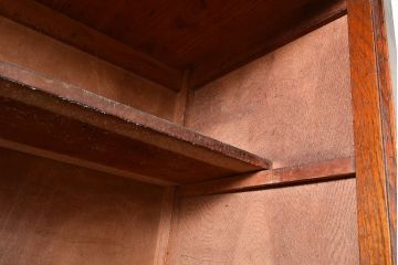 和製アンティーク　ナラ材　模様ガラスと蝿帳(はいちょう)がポイント!レトロな雰囲気が魅力の食器棚(収納棚、キャビネット)(R-048953)