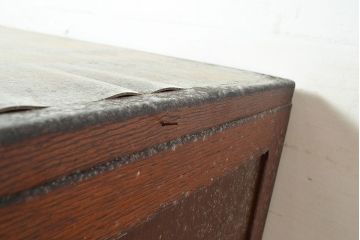 和製アンティーク　ナラ材　模様ガラスと蝿帳(はいちょう)がポイント!レトロな雰囲気が魅力の食器棚(収納棚、キャビネット)(R-048953)