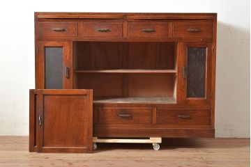 和製アンティーク　ナラ材　模様ガラスがポイント!便利な作業台が付いたレトロな食器棚(収納棚、サイドボード、キャビネット)(R-048954)