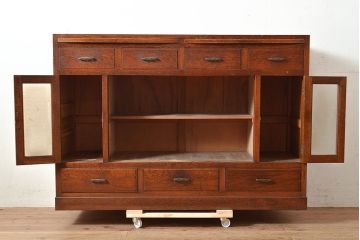 和製アンティーク　ナラ材　模様ガラスがポイント!便利な作業台が付いたレトロな食器棚(収納棚、サイドボード、キャビネット)(R-048954)