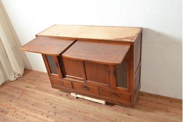 和製アンティーク　ナラ材　模様ガラスがポイント!便利な作業台が付いたレトロな食器棚(収納棚、サイドボード、キャビネット)(R-048954)