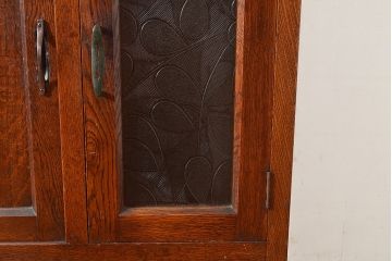 和製アンティーク　ナラ材　模様ガラスがポイント!便利な作業台が付いたレトロな食器棚(収納棚、サイドボード、キャビネット)(R-048954)