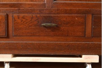 和製アンティーク　ナラ材　模様ガラスがポイント!便利な作業台が付いたレトロな食器棚(収納棚、サイドボード、キャビネット)(R-048954)