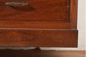 和製アンティーク　ナラ材　模様ガラスがポイント!便利な作業台が付いたレトロな食器棚(収納棚、サイドボード、キャビネット)(R-048954)