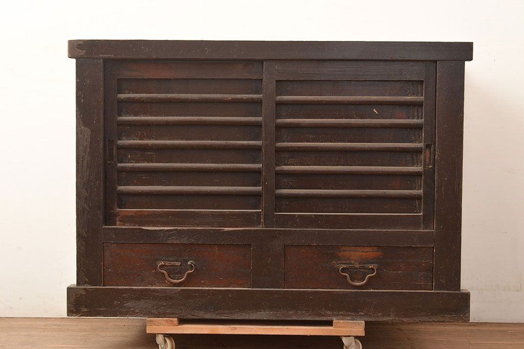和製アンティーク　使い込まれた味わいが楽しめる、明治大正期の四尺水屋箪笥サイドボード(4尺、収納棚、食器棚)(R-048959)