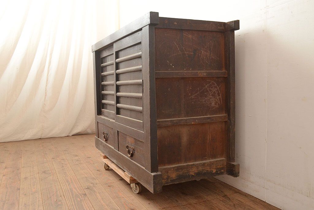 和製アンティーク　使い込まれた味わいが楽しめる、明治大正期の四尺水屋箪笥サイドボード(4尺、収納棚、食器棚)(R-048959)