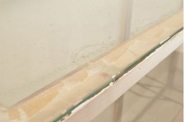 昭和レトロ　シャビーなペイントの大型ガラスケース(キャビネット、ガラスケース、ガラス戸棚、収納棚)(R-048960)