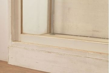 昭和レトロ　シャビーなペイントの大型ガラスケース(キャビネット、ガラスケース、ガラス戸棚、収納棚)(R-048960)