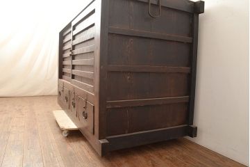和製アンティーク　前面欅(ケヤキ)材　重厚な佇まいの大型帳場箪笥(水屋箪笥、サイドボード、テレビ台、テレビボード)(R-048964)