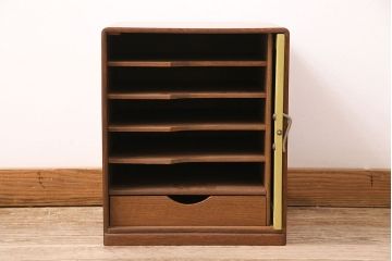 和製アンティーク　ペイントカラーがアクセントになる扉付の書類ケース(小引き出し、棚)(R-048965)