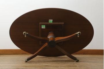 中古　イギリス製　THEODORE ALEXANDER(セオドア・アレキサンダー)　マホガニー材　クラシカルな佇まいのラウンドテーブル(丸テーブル、カフェテーブル)(定価約60万円)(R-048966)