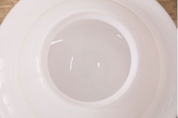 アンティーク照明　乳白色のシェードが柔らかい光を放つ大振りの天井照明(ペンダントライト、吊り下げ照明)(R-048969)