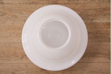 アンティーク照明　乳白色のシェードが柔らかい光を放つ大振りの天井照明(ペンダントライト、吊り下げ照明)(R-048969)