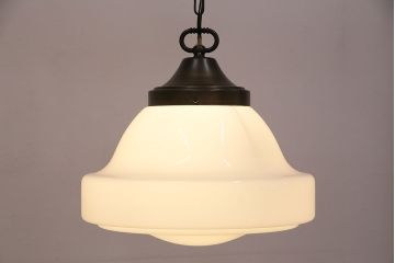 アンティーク照明　乳白色のシェードが柔らかい光を放つ大振りの天井照明(ペンダントライト、吊り下げ照明)(R-048970)