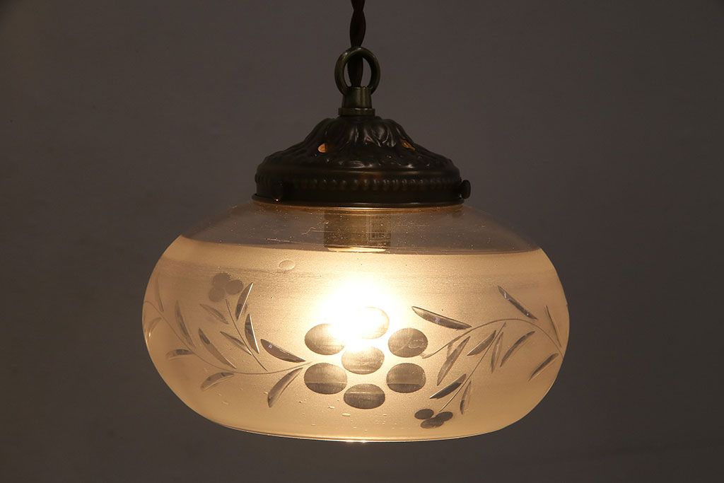 アンティーク照明　美しい切子カットが魅力的なガラスシェードの天井照明(吊り下げ照明、ペンダントライト)(R-048972)