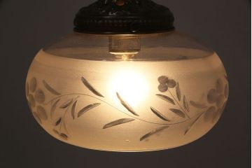 アンティーク照明　美しい切子カットが魅力的なガラスシェードの天井照明(吊り下げ照明、ペンダントライト)(R-048972)