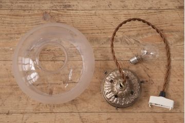 アンティーク照明　美しい切子カットが魅力的なガラスシェードの天井照明(吊り下げ照明、ペンダントライト)(R-048972)