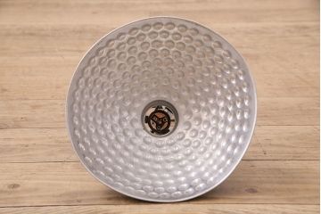 昭和レトロ　個性的な佇まいが目を引く、アルミ製のペンダントライト(天井照明、吊り下げ照明)(R-048974)
