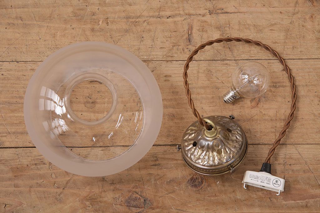 アンティーク照明　ふんわりとした柔らかい光を放つシンプルな天井照明(吊り下げ照明、ペンダントライト)(R-048975)