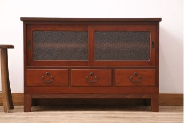 和製アンティーク　品のある佇まいが魅力的な前面ケヤキ材製の時代箪笥ローボード(収納棚、戸棚、キャビネット)(R-048977)