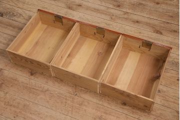 和製アンティーク　品のある佇まいが魅力的な前面ケヤキ材製の時代箪笥ローボード(収納棚、戸棚、キャビネット)(R-048977)