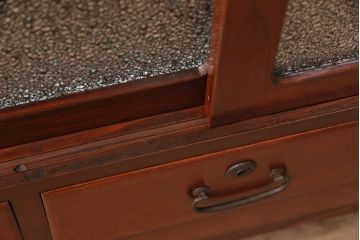和製アンティーク　品のある佇まいが魅力的な前面ケヤキ材製の時代箪笥ローボード(収納棚、戸棚、キャビネット)(R-048977)