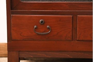 和製アンティーク　品のある佇まいが魅力的な前面ケヤキ材製の時代箪笥ローボード(収納棚、戸棚、キャビネット)(R-048977)