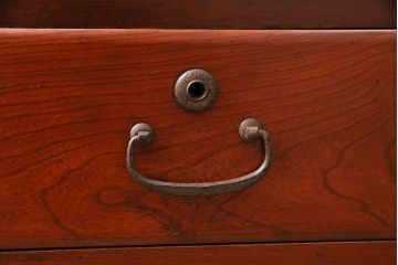 和製アンティーク　品のある佇まいが魅力的な前面ケヤキ材製の時代箪笥ローボード(収納棚、戸棚、キャビネット)(R-048977)