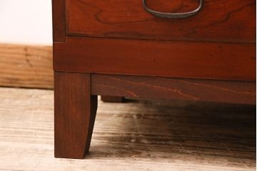 和製アンティーク　品のある佇まいが魅力的な前面ケヤキ材製の時代箪笥ローボード(収納棚、戸棚、キャビネット)(R-048977)