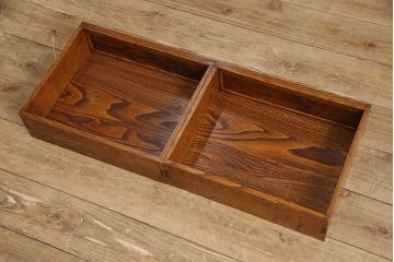 中古　指物工芸家具　キハダ無垢材　職人のこだわりを感じる、上品な佇まいが魅力的な漆塗りの収納棚(靴箱、本箱、飾り棚、下駄箱)(定価約45万円)(R-047978)