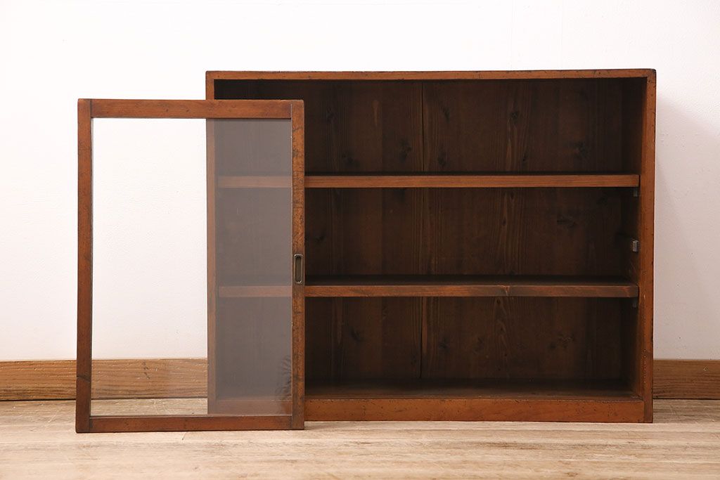 和製アンティーク　見せる収納を楽しめる!シンプルさが魅力の戸棚(収納棚、キャビネット)(R-048982)