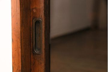 和製アンティーク　見せる収納を楽しめる!シンプルさが魅力の戸棚(収納棚、キャビネット)(R-048982)