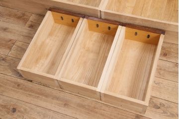 中古　美品　和の趣あふれる、特注サイズの岩谷堂の重ね箪笥(衣装箪笥、整理箪笥、引き出し)(定価約84万円)(R-048989)