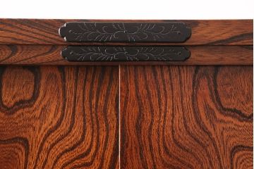 中古　美品　和の趣あふれる、特注サイズの岩谷堂の重ね箪笥(衣装箪笥、整理箪笥、引き出し)(定価約84万円)(R-048989)