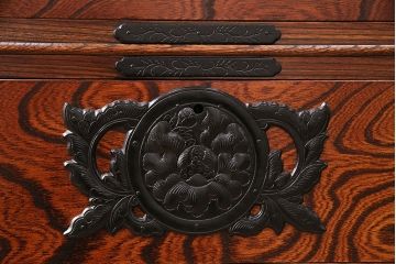 中古　美品　和の趣あふれる、特注サイズの岩谷堂の重ね箪笥(衣装箪笥、整理箪笥、引き出し)(定価約84万円)(R-048989)